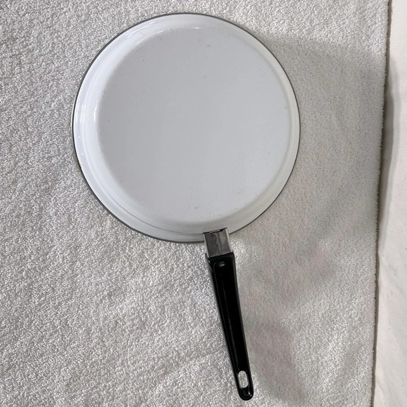 Vintage Enamelware Floral Bouquet Skillet Frying Pan - Picture 10 of 12